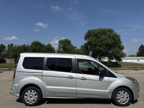 Used 2021 Ford Transit Connect XLT FWD image 2