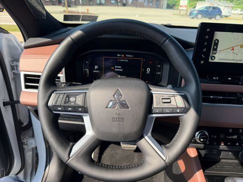 Used 2025 Mitsubishi Outlander SEL AWD/4WD image 15