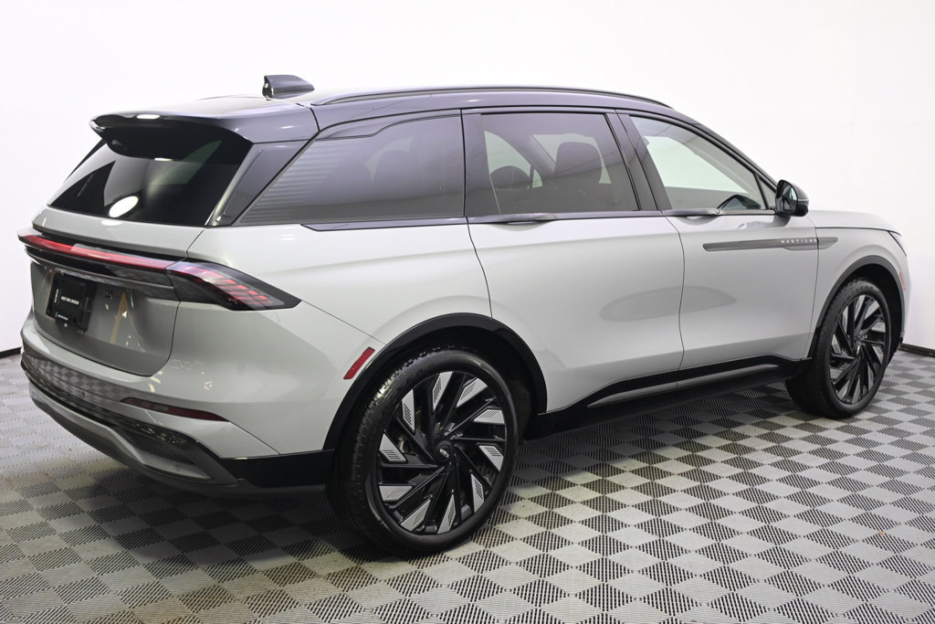 New 2026 Lincoln Nautilus Reserve w/ Jet Appearance Package AWD/4WD image 7