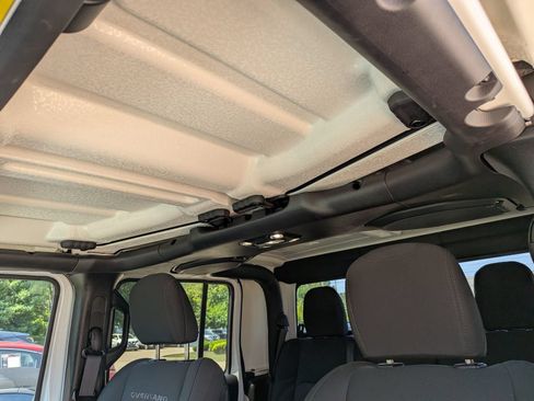 Used 2022 Jeep Gladiator Overland AWD/4WD image 24