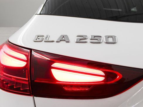Used 2025 Mercedes-Benz GLA 250 4MATIC image 31