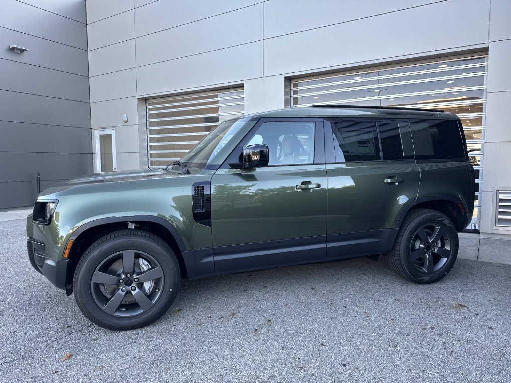 New 2026 Land Rover Defender 110 S AWD/4WD image 3