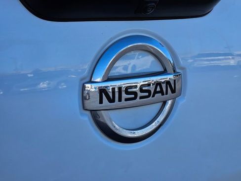 Used 2021 Nissan Titan SV w/ SV Convenience Package image 15