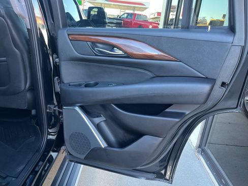 Used 2019 Cadillac Escalade Premium Luxury image 11