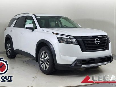 Used 2025 Nissan Pathfinder SL w/ Black Appearance Package