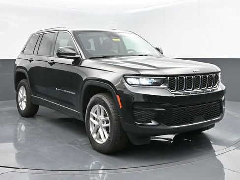Used 2024 Jeep Grand Cherokee Laredo X AWD/4WD image 1