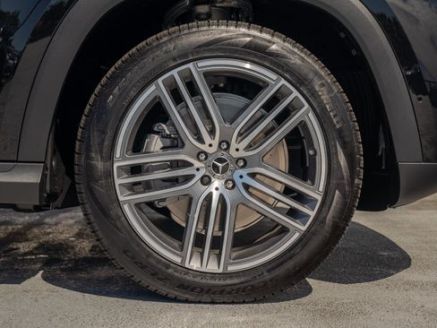 Certified 2025 Mercedes-Benz GLS 450 4MATIC image 15