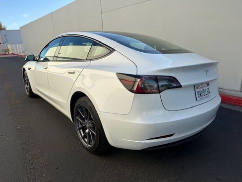 Used 2021 Tesla Model 3 Standard Range Plus image 4