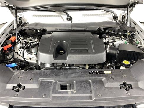 Used 2020 Land Rover Defender 110 SE image 33