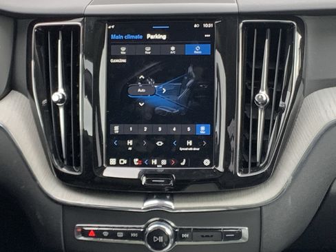 Used 2025 Volvo XC60 B5 Plus image 31