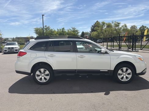 Used 2012 Subaru Outback 2.5i Premium w/ All-Weather Pkg AWD/4WD image 4