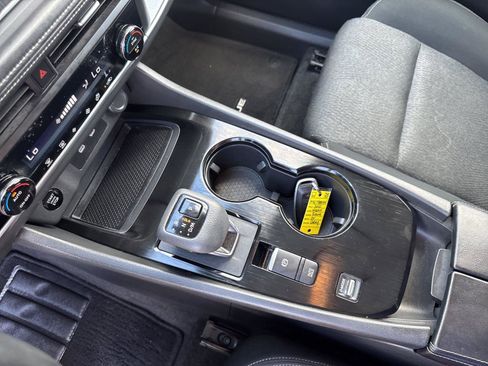 Used 2025 Nissan Rogue SV FWD image 28