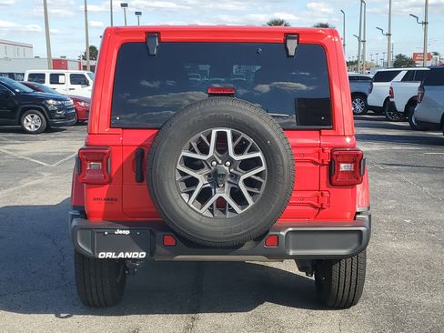 Used 2024 Jeep Wrangler Sahara image 6