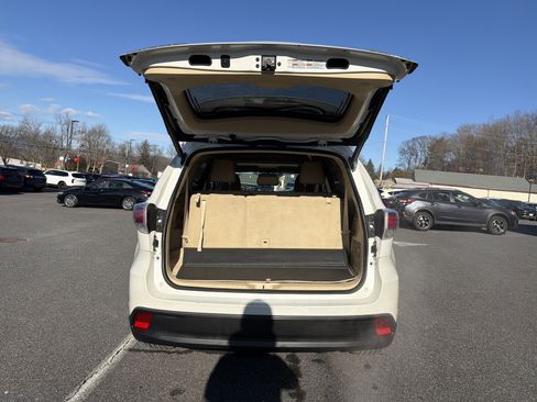 Used 2015 Toyota Highlander XLE image 32