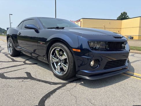 Used 2010 Chevrolet Camaro SS w/ RS Package RWD image 3