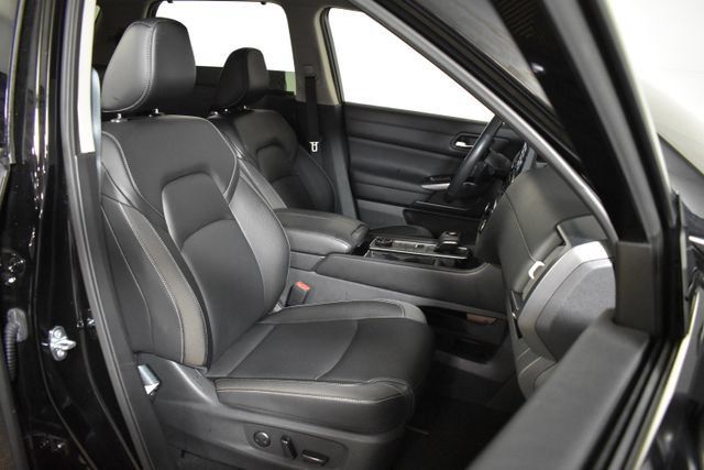 Certified 2025 Nissan Pathfinder SL AWD/4WD image 38