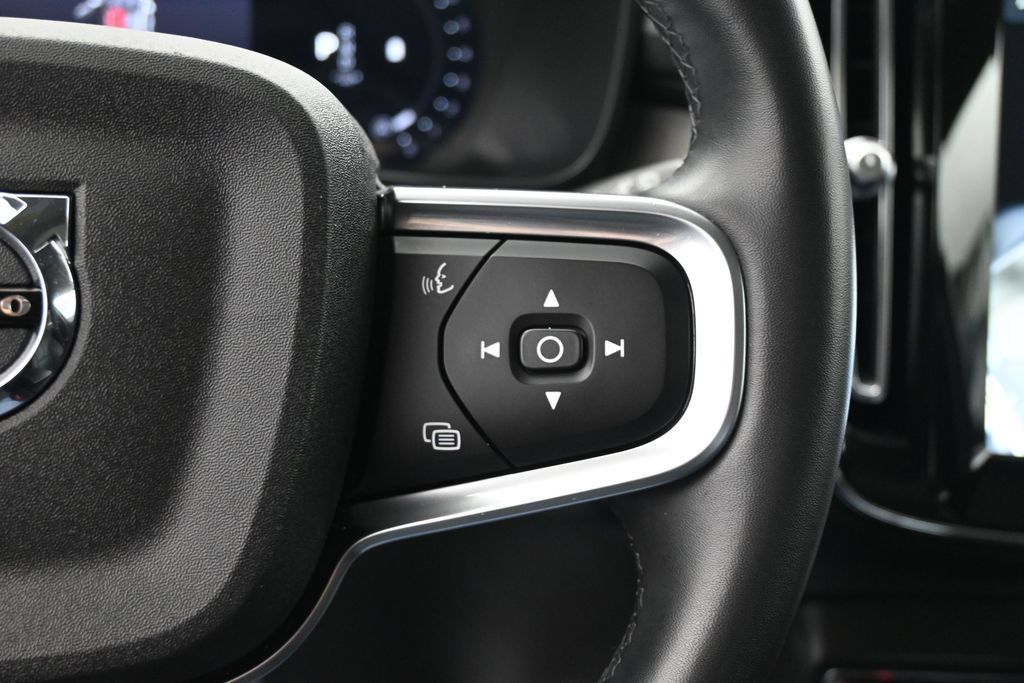Used 2024 Volvo XC40 B5 Core AWD/4WD image 29