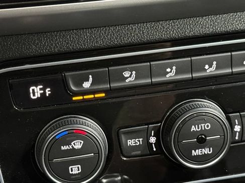 Used 2022 Volkswagen Atlas SE w/ Panoramic Sunroof Package FWD image 5