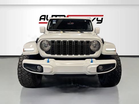 Used 2021 Jeep Wrangler Unlimited Sahara AWD/4WD image 2