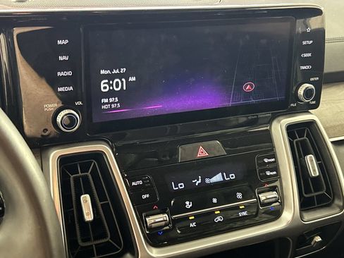 Used 2022 Kia Sorento EX FWD image 17