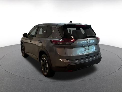Used 2025 Nissan Rogue SV AWD/4WD image 10