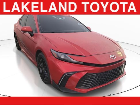 Certified 2025 Toyota Camry SE image 1
