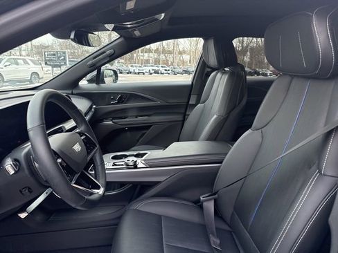 Used 2025 Cadillac Lyriq Luxury image 16