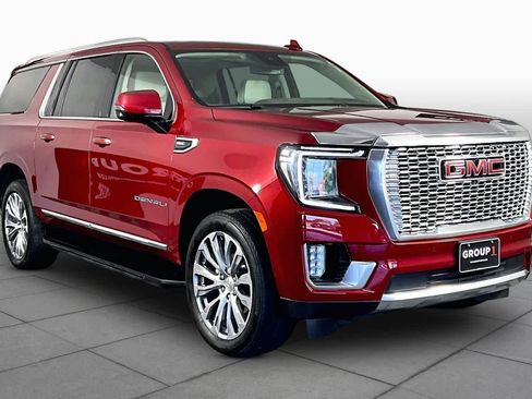 Used 2023 GMC Yukon XL Denali AWD/4WD image 3