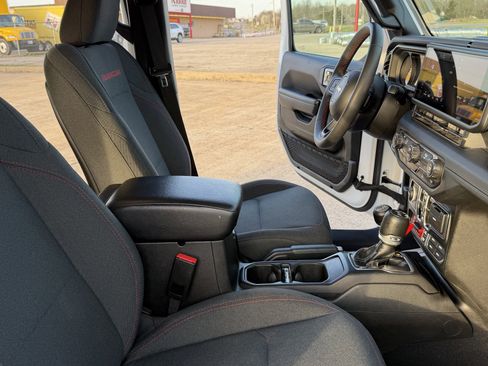 Used 2024 Jeep Wrangler Unlimited Rubicon image 28