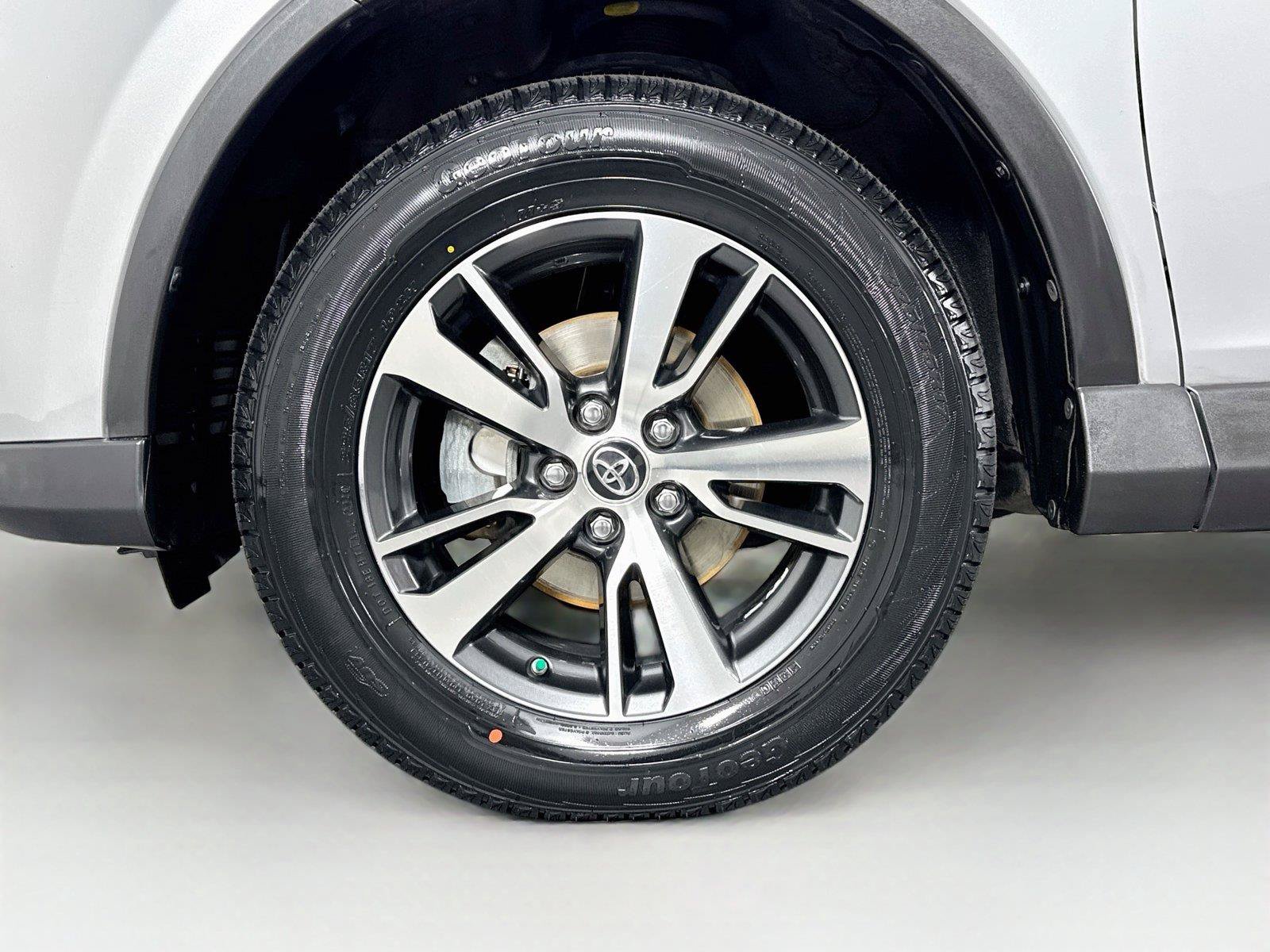 Used 2018 Toyota RAV4 XLE FWD image 41