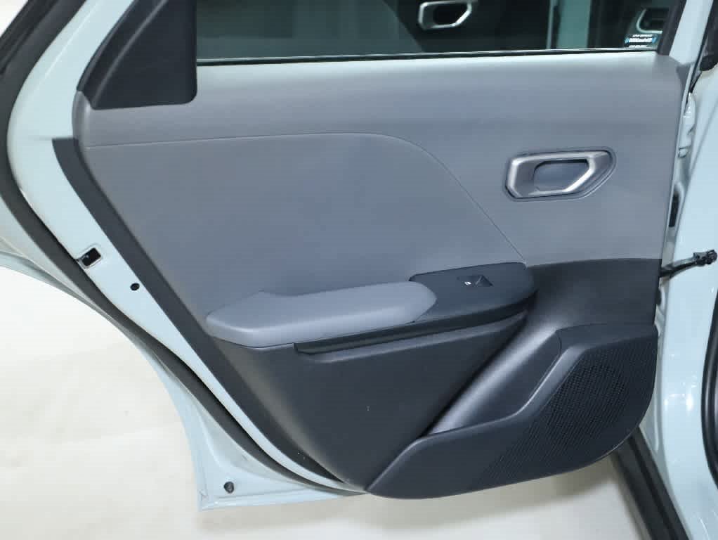Used 2025 Kia K4 FWD image 13