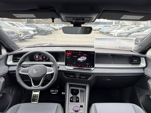 New 2026 Volkswagen Tiguan SE R-Line FWD image 22