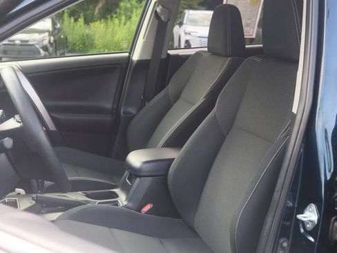 Used 2018 Toyota RAV4 LE AWD/4WD image 28