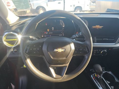Used 2024 Chevrolet Trax LT FWD image 10