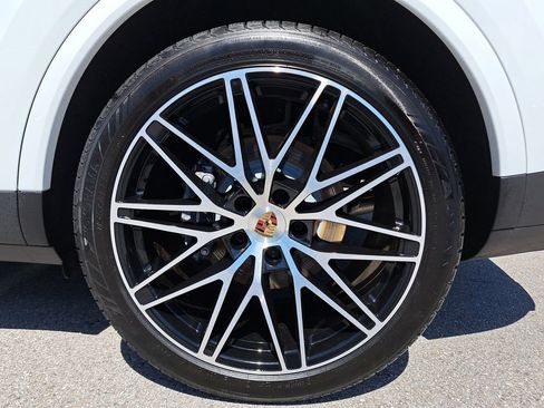 Certified 2025 Porsche Cayenne Coupe AWD/4WD image 14