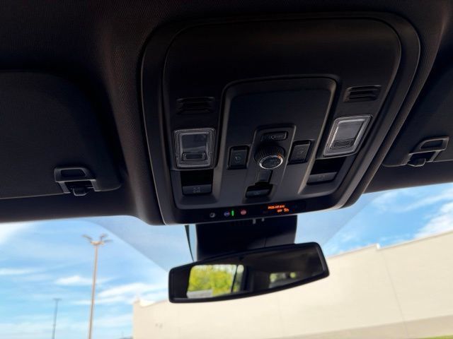 Used 2025 Chevrolet Suburban Z71 w/ Z71 Off-Road Package AWD/4WD image 37