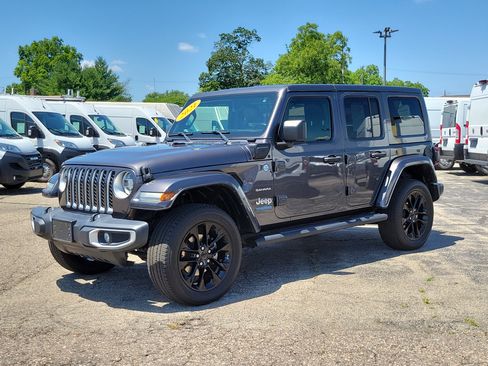 Used 2021 Jeep Wrangler Unlimited Sahara w/ Cold Weather Group AWD/4WD image 2