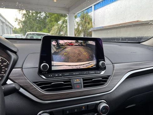Used 2025 Nissan Altima 2.5 SV FWD image 24