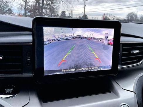 Used 2022 Ford Explorer XLT w/ Equipment Group 202A image 17