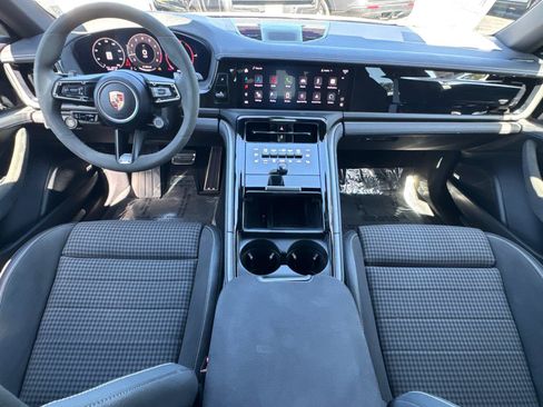 Used 2025 Porsche Panamera image 21