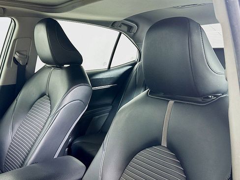 Used 2022 Toyota Camry SE image 19