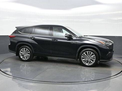 Used 2022 Toyota Highlander Platinum AWD/4WD image 7