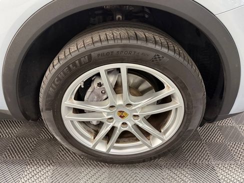 Used 2020 Porsche Cayenne AWD/4WD image 18