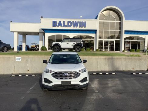Used 2021 Ford Edge SE FWD image 2
