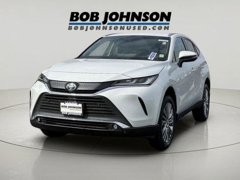 Used 2023 Toyota Venza XLE image 5