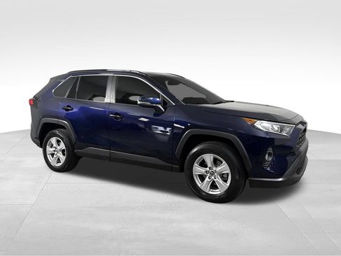 Used 2019 Toyota RAV4 XLE w/ Convenience Package FWD image 12