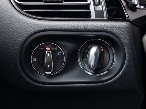 Certified 2025 Porsche Macan image 17