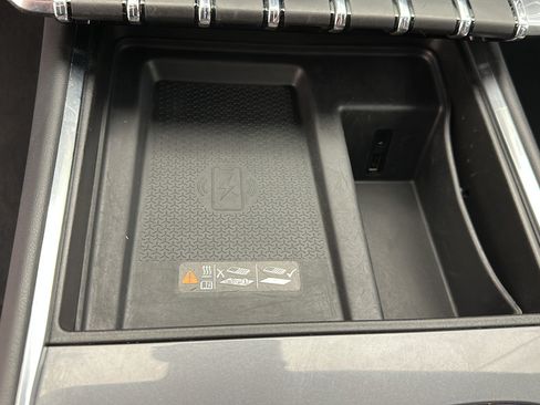 Used 2025 GMC Acadia Elevation AWD/4WD image 17