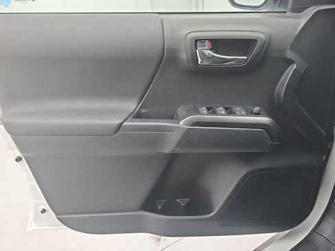 Used 2022 Toyota Tacoma TRD Sport image 25