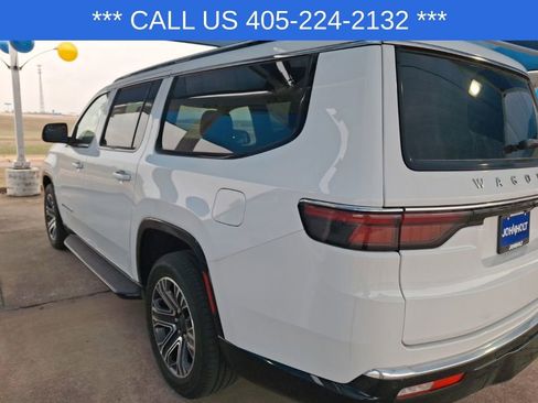 Used 2024 Jeep Wagoneer L Series II w/ Flexible Seating Group image 28